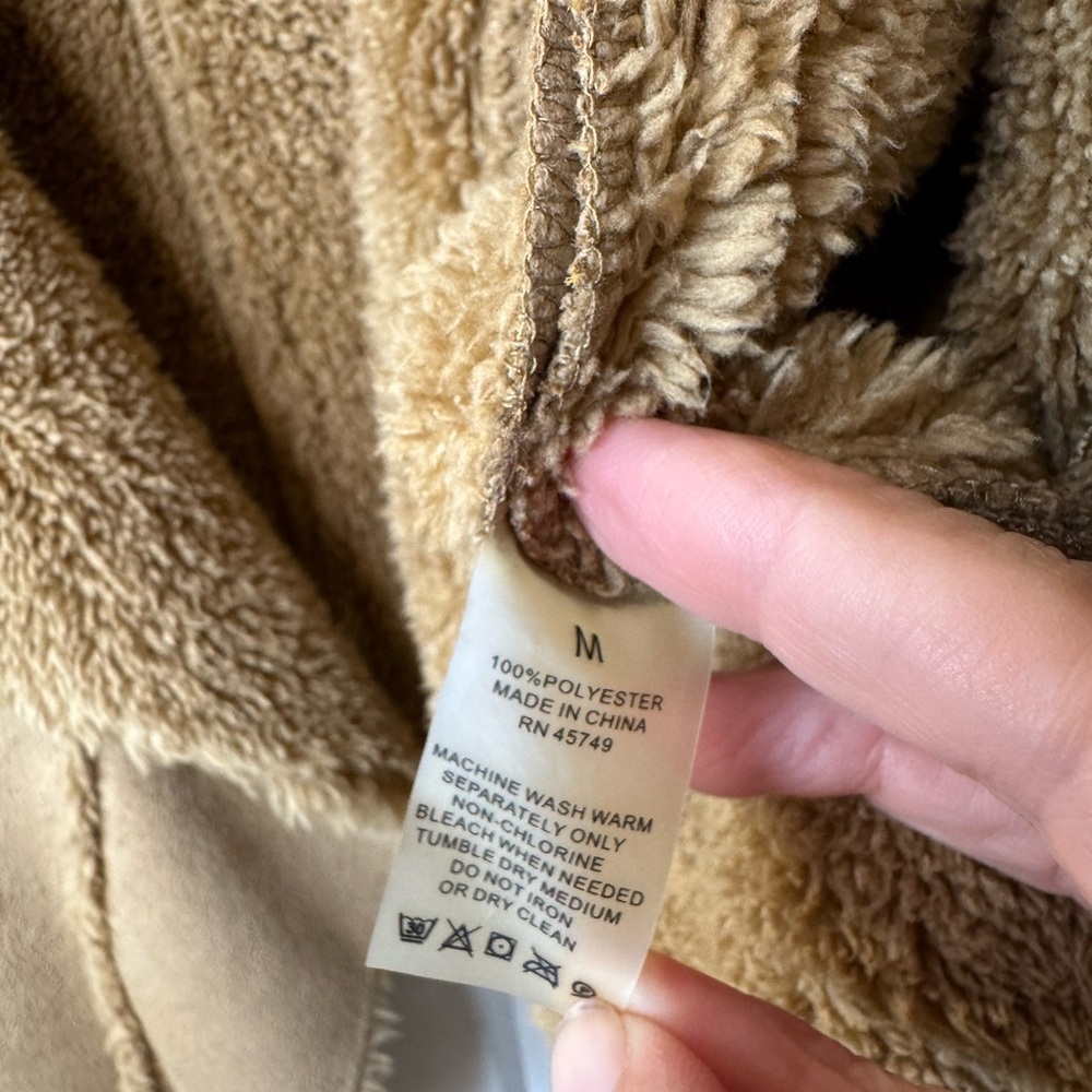 Faux Fur Vest size M - Picture 6 of 11